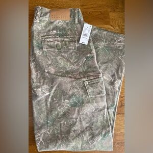 Pacsun NWT Men’s baggy cargo camo pants. Size 29W 30 L